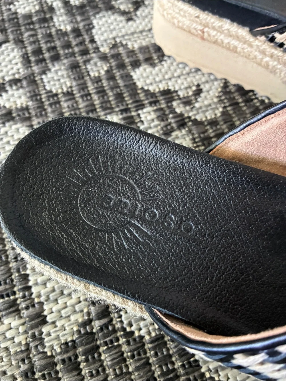 Brioso Women’s Woven Black and Natural Slide Sandals Size 9